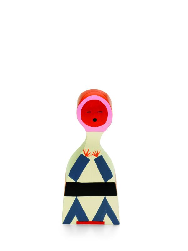 Vitra Wooden Doll No. 18, dekorative Holzfigur mit rotem Kopf und geometrischen Mustern.